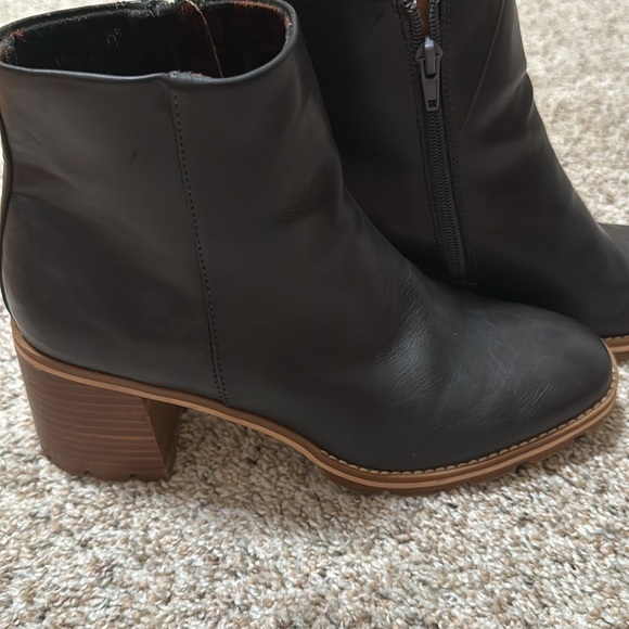 KORKS Black Leather Women's Voilet Bootie - Picture 3 of 8